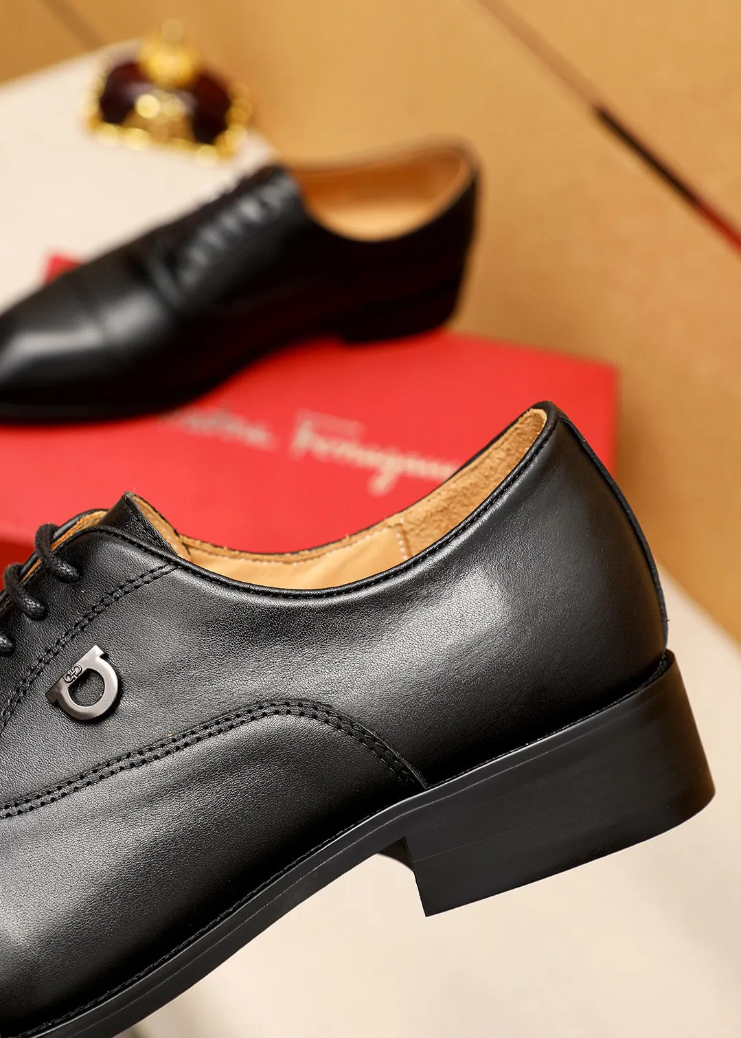 Men's shoes 💰480 💐 Product trademark: Ferragamo "Ferragamo" business leather shoes Regular size: 38-44 (45.46🉑️customized) Product materials: Selected imported calfskin upper, imported water-dyed cowhide leather lining. Strong three-dimensional visual effect, rubber outsole Color: 2⃣️colors available